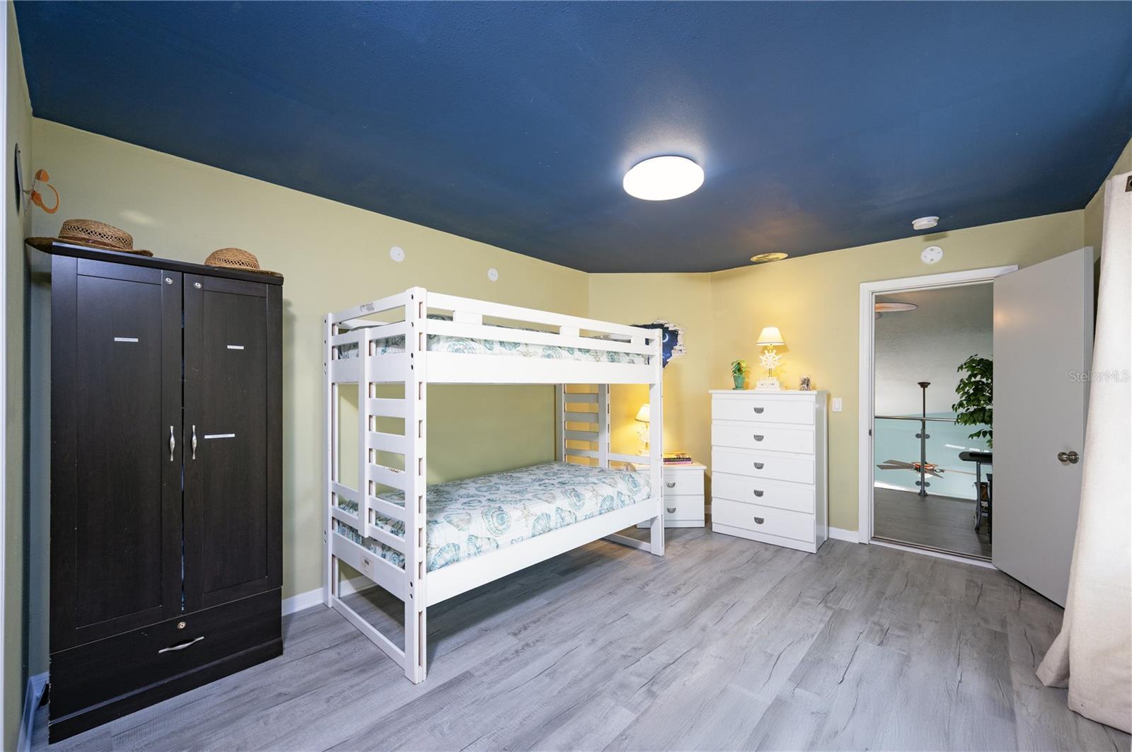 Image 30 of 48 For 19937 Gulf Boulevard B3