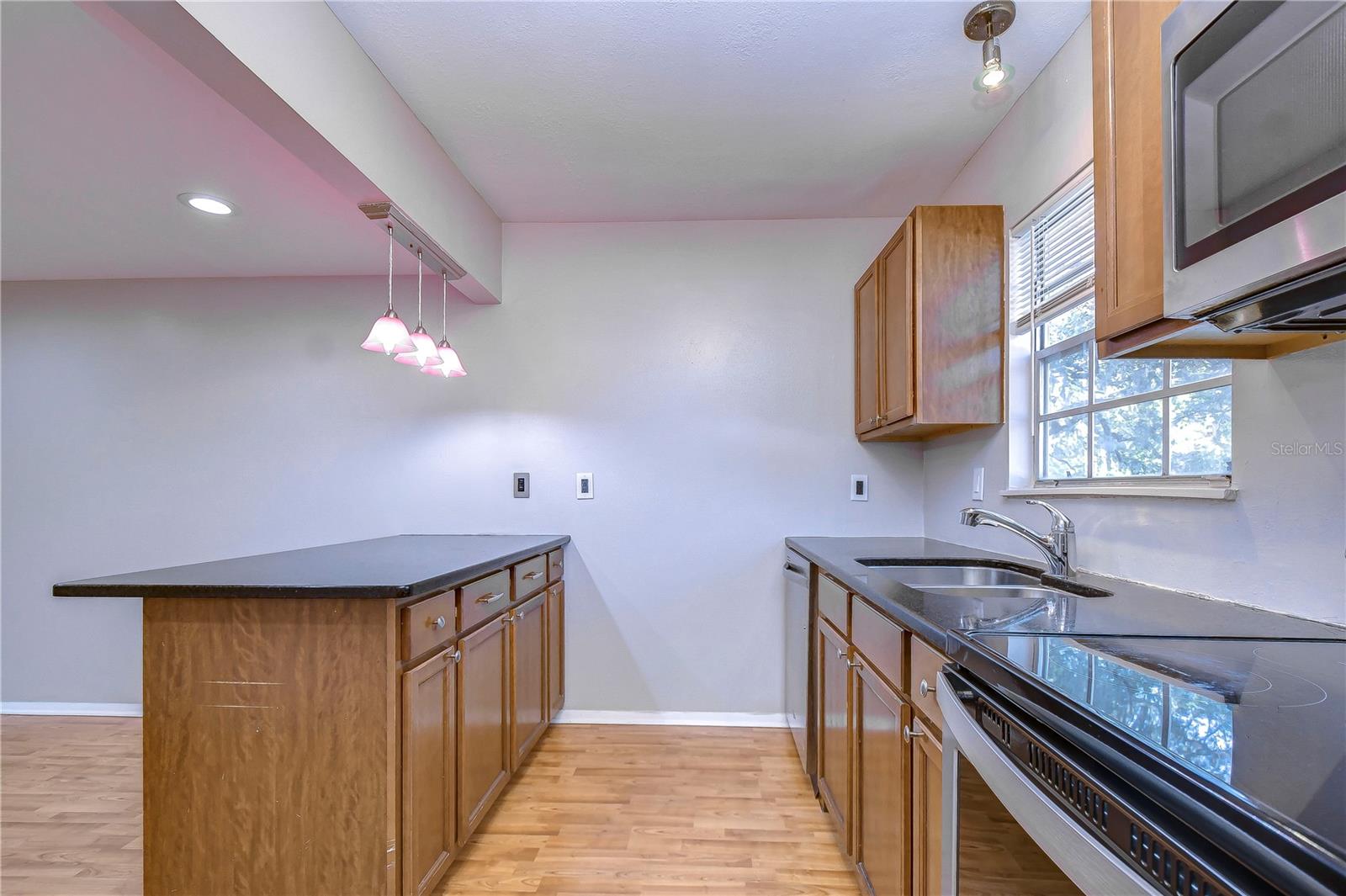 Image 10 of 51 For 14416 Reuter Strasse Circle 209
