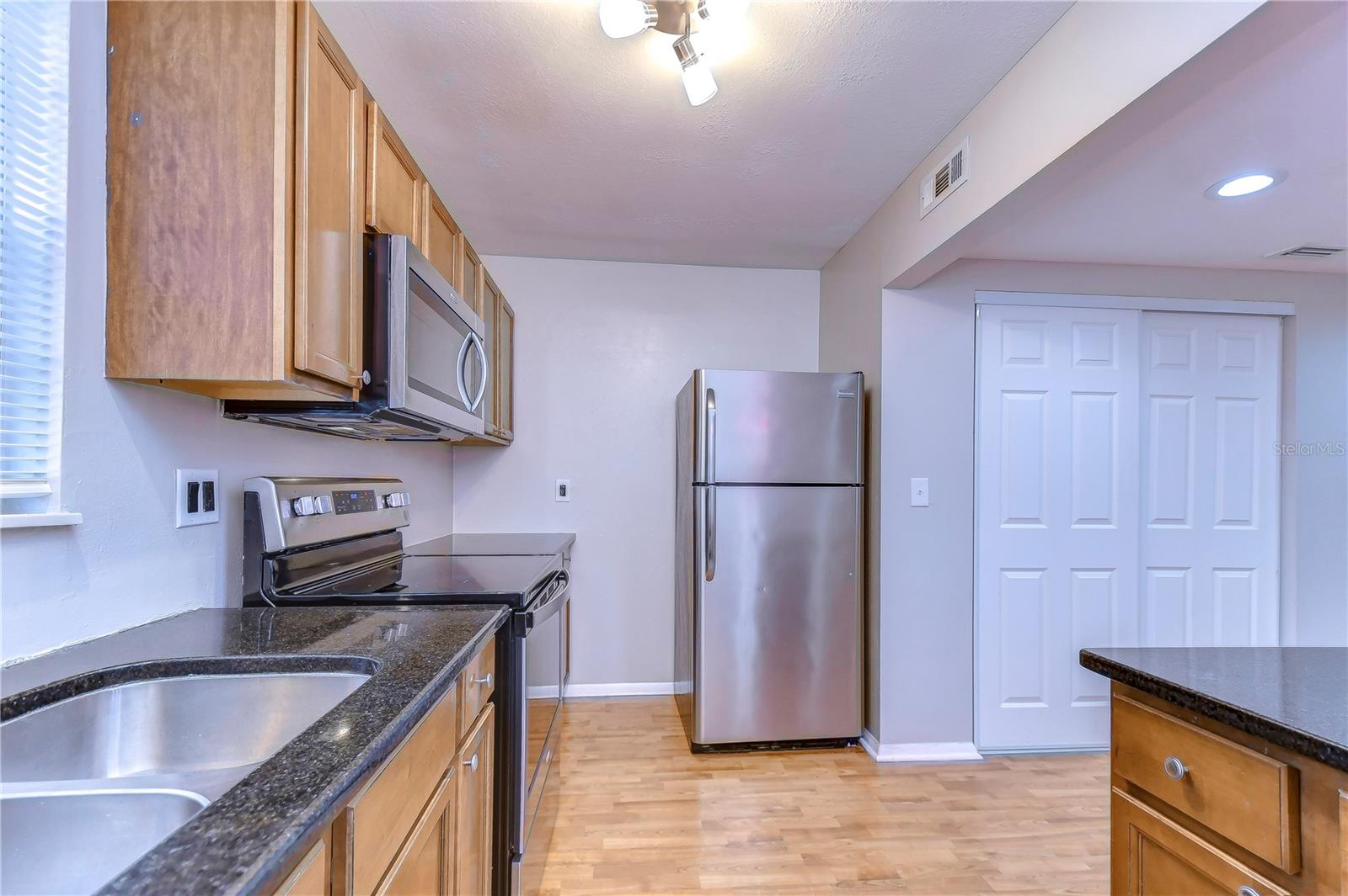 Image 13 of 51 For 14416 Reuter Strasse Circle 209