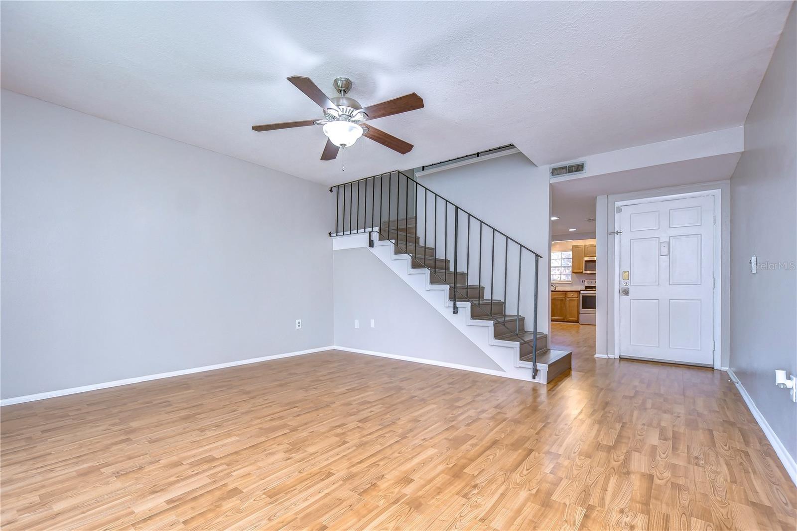 Image 22 of 51 For 14416 Reuter Strasse Circle 209