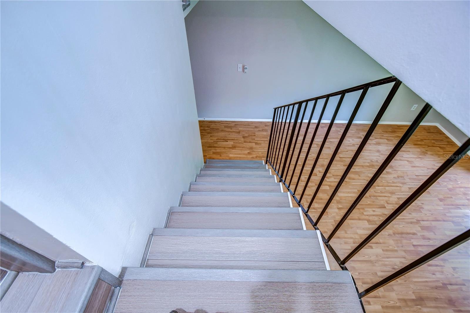 Image 24 of 51 For 14416 Reuter Strasse Circle 209