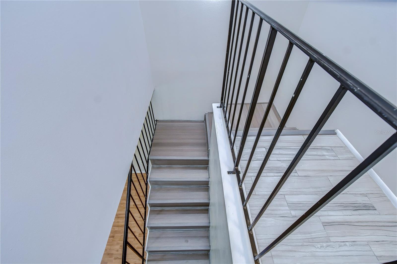 Image 25 of 51 For 14416 Reuter Strasse Circle 209