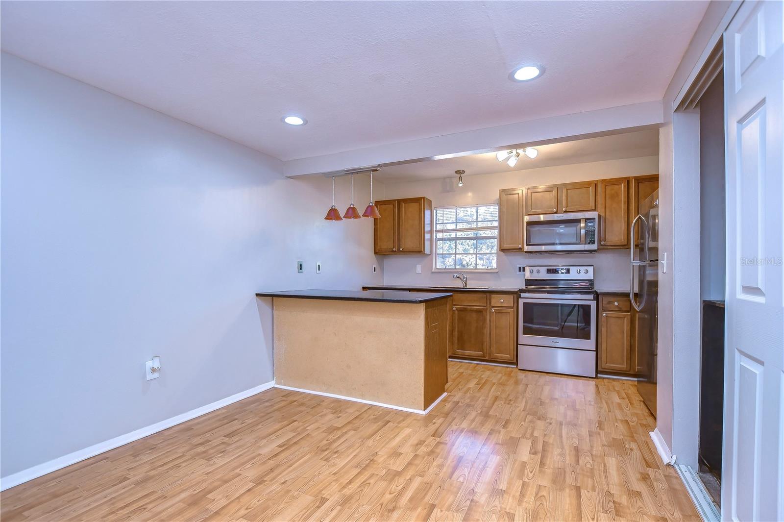 Image 4 of 51 For 14416 Reuter Strasse Circle 209