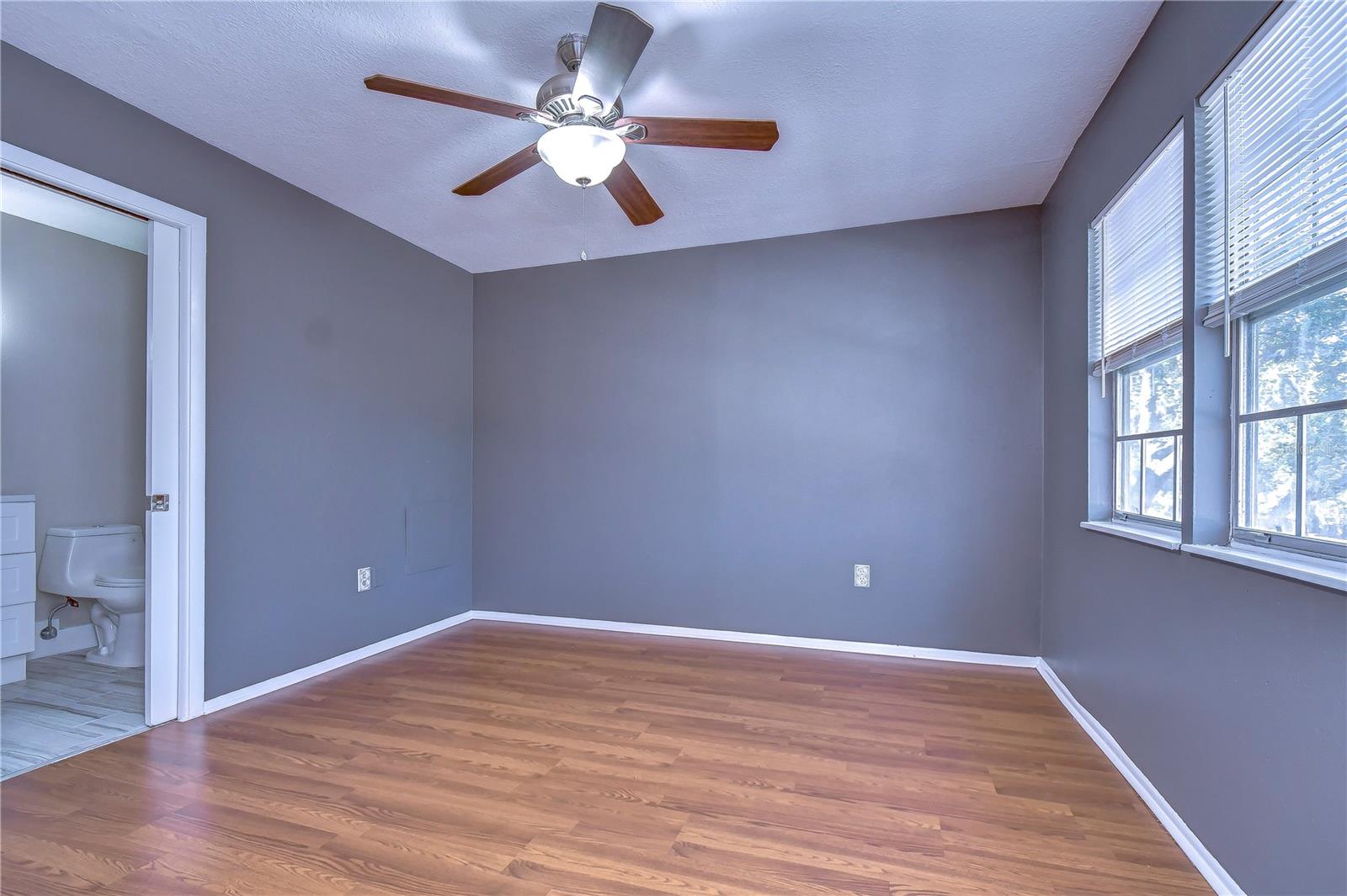 Image 44 of 51 For 14416 Reuter Strasse Circle 209