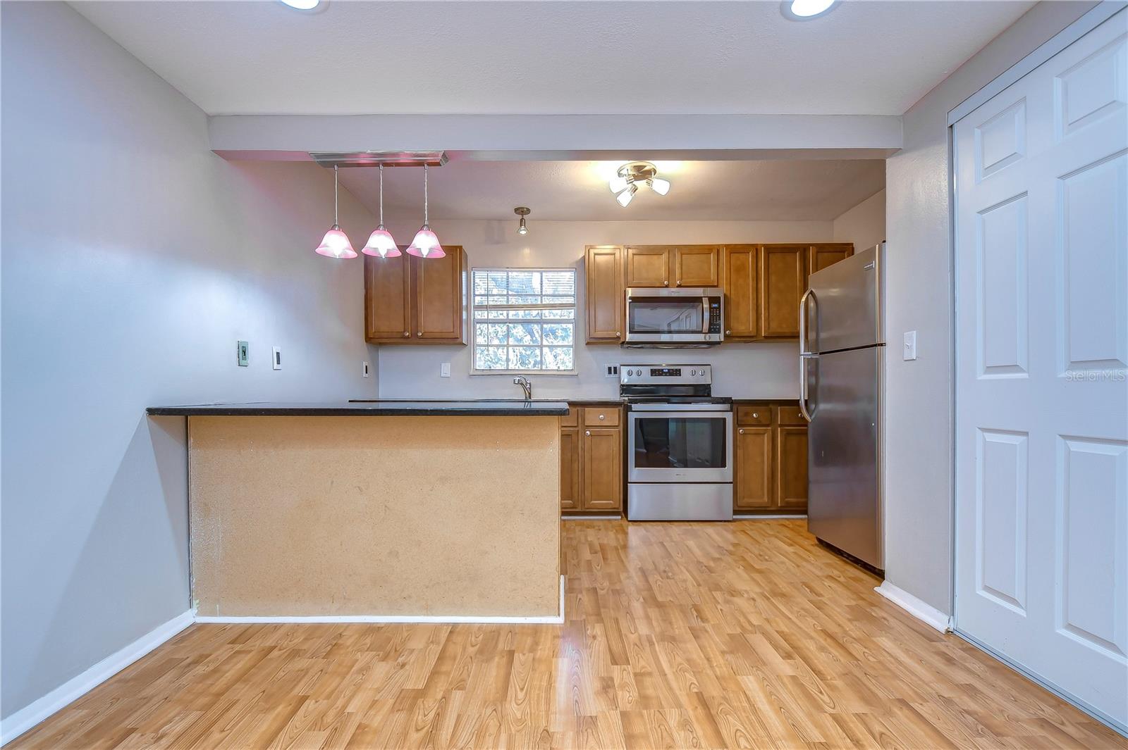 Image 5 of 51 For 14416 Reuter Strasse Circle 209
