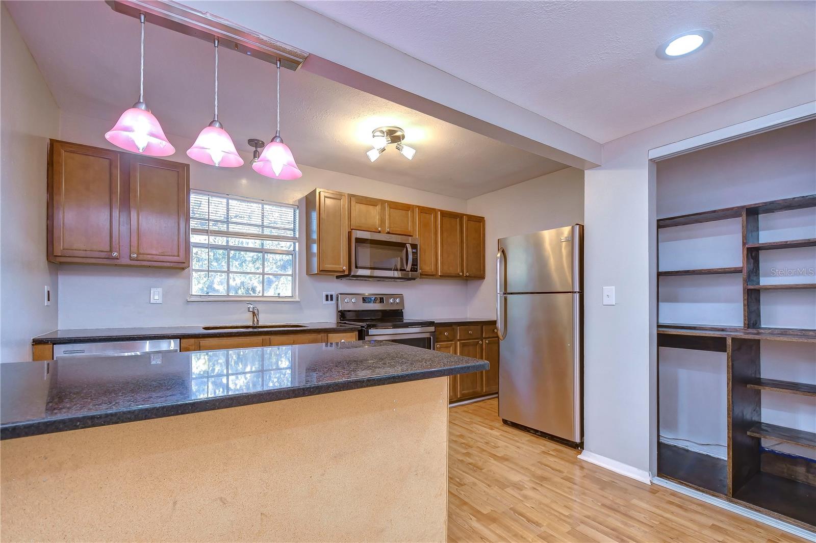 Image 8 of 51 For 14416 Reuter Strasse Circle 209
