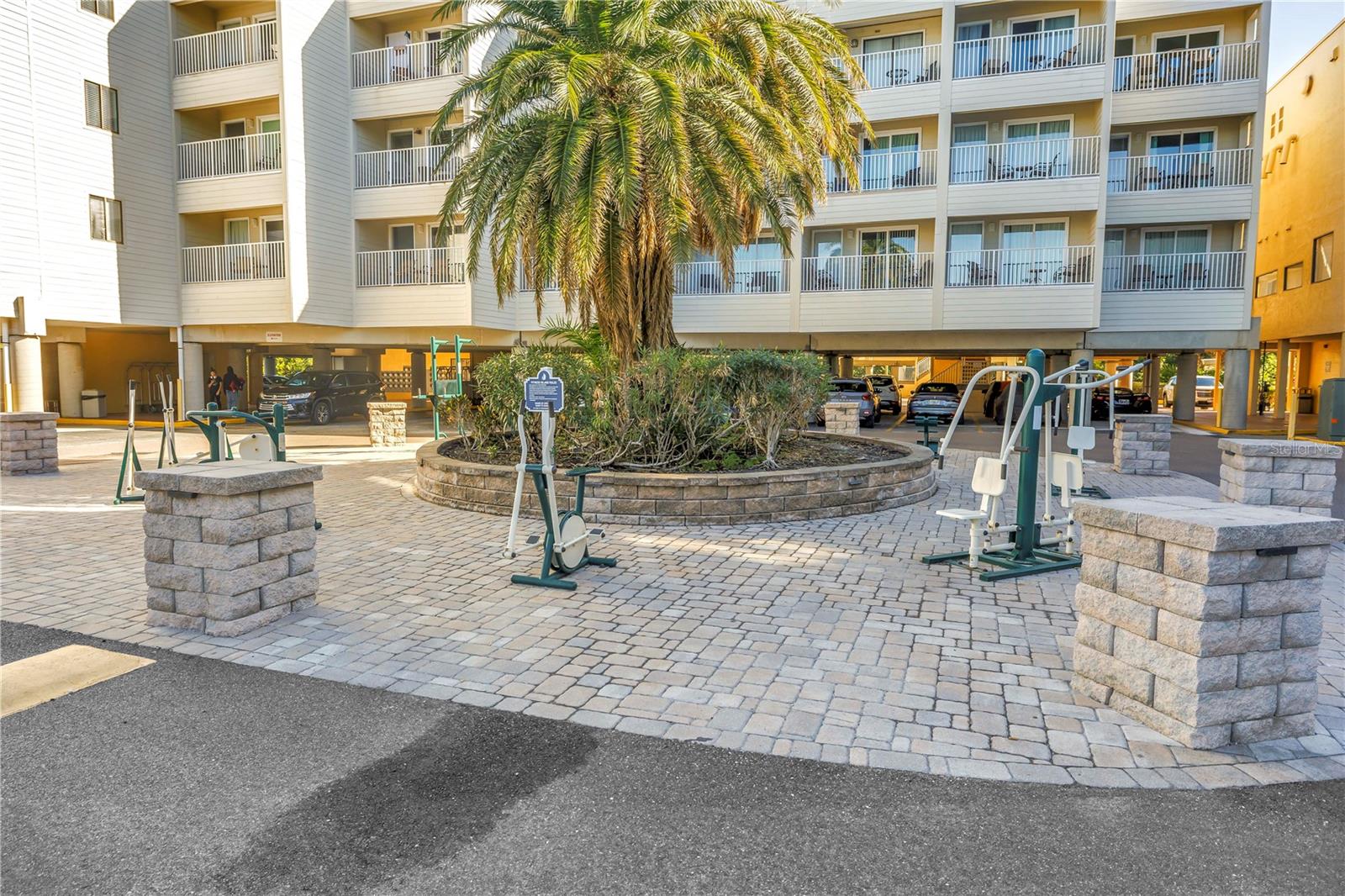 Image 34 of 40 For 2506 Rocky Point Drive 272