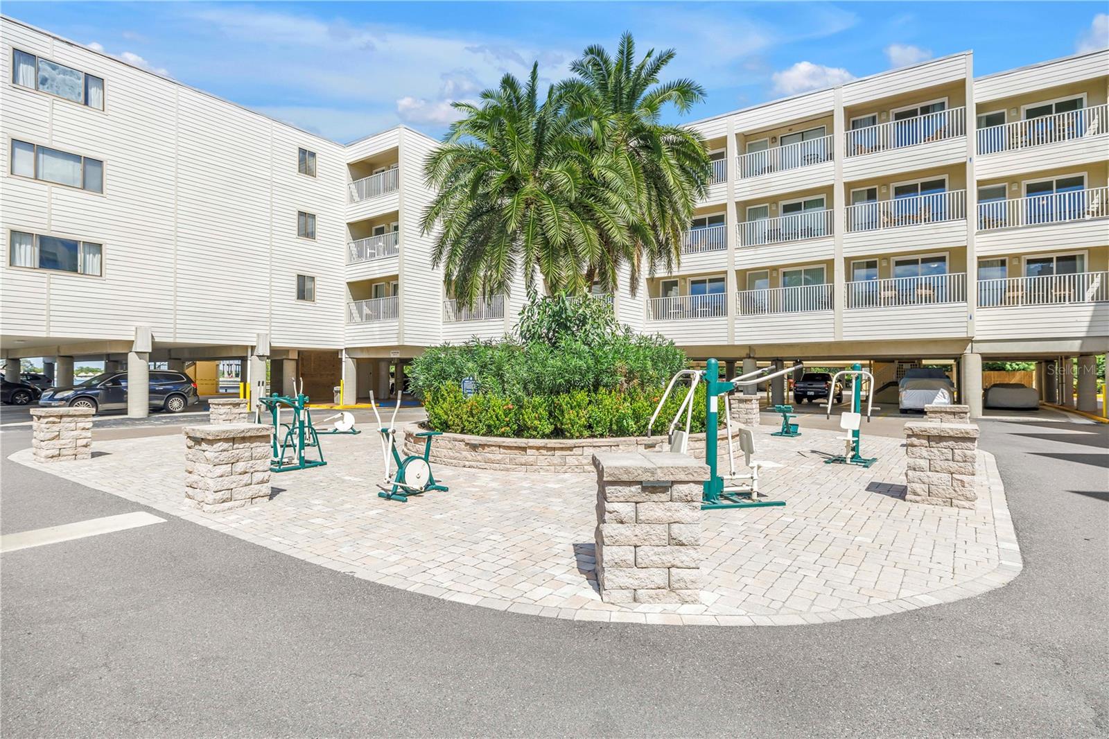 Image 35 of 40 For 2506 Rocky Point Drive 272