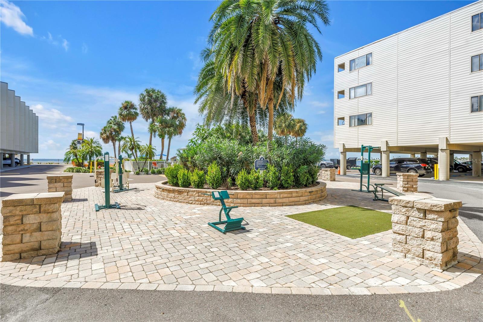 Image 36 of 40 For 2506 Rocky Point Drive 272