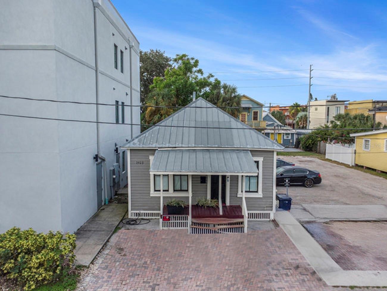 Image 2 of 20 For 1923 6th Avenue