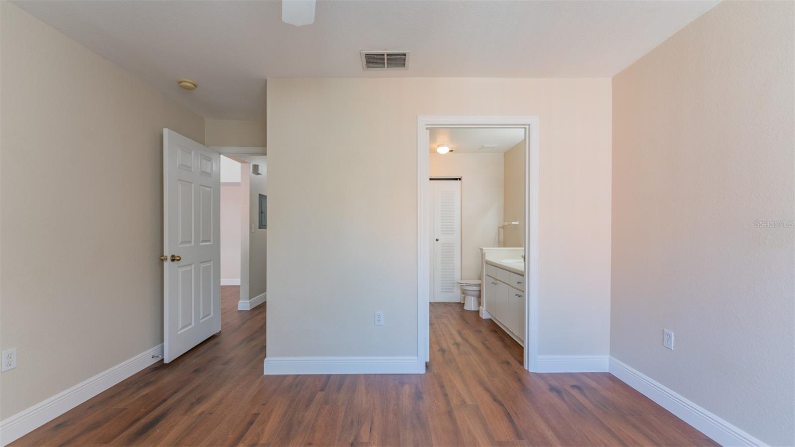 Image 17 of 32 For 10568 Windsor Lake Court