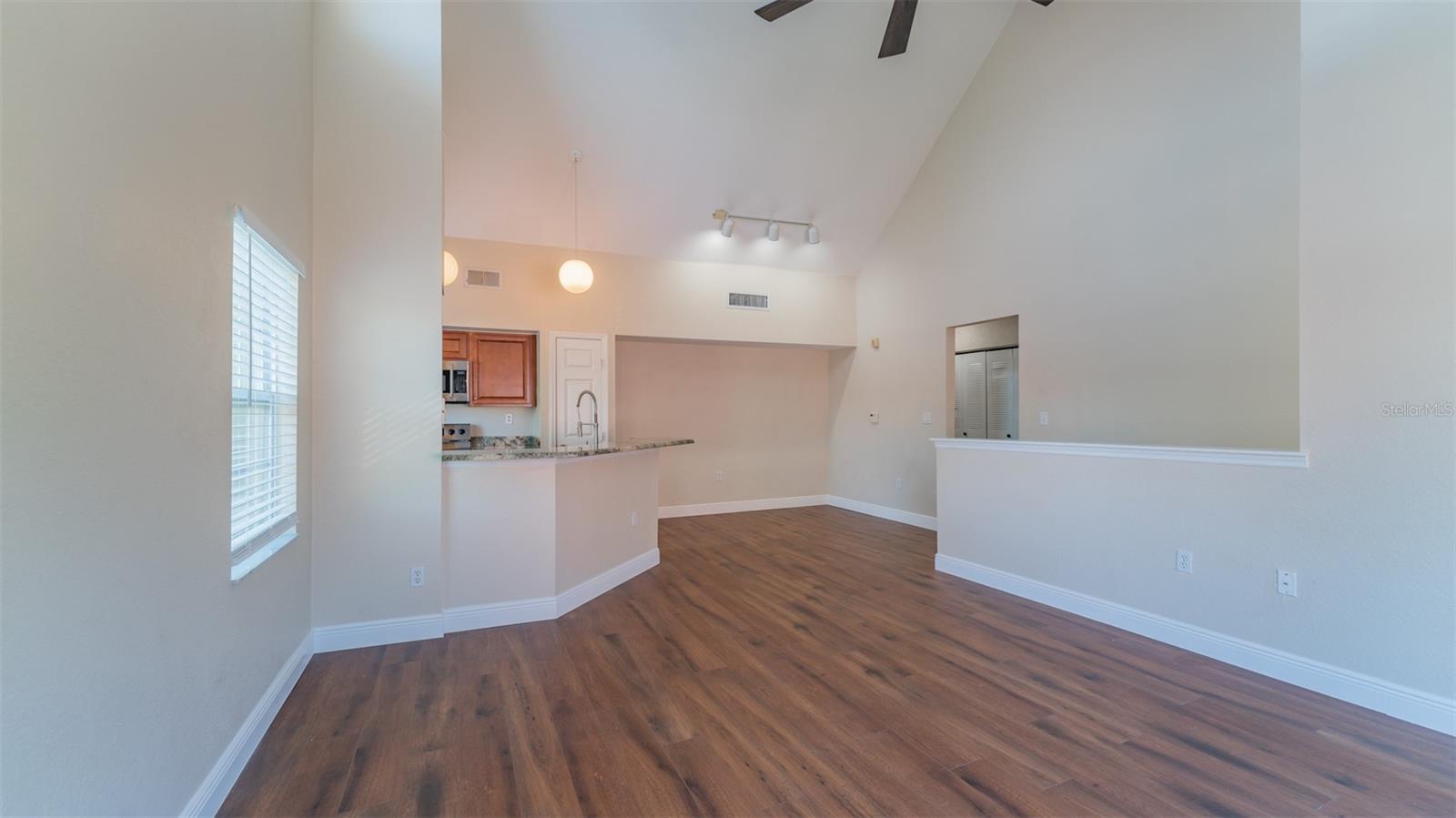 Image 6 of 32 For 10568 Windsor Lake Court