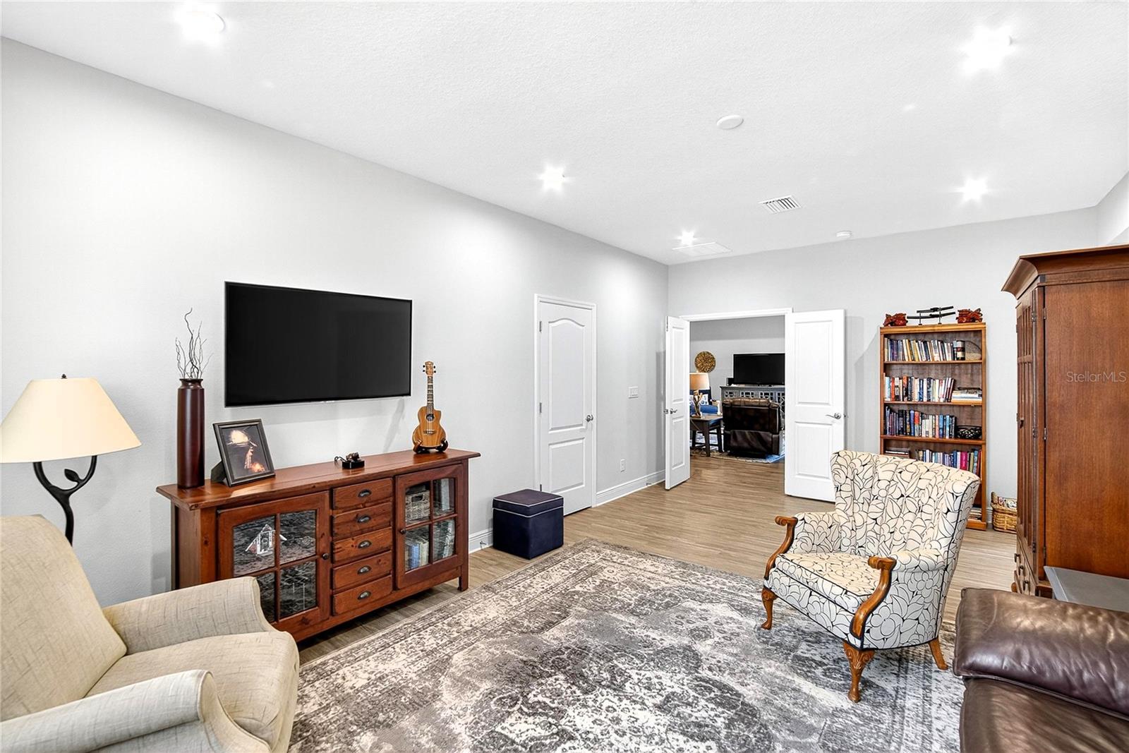 Image 31 of 51 For 11321 Lake Lucaya Drive