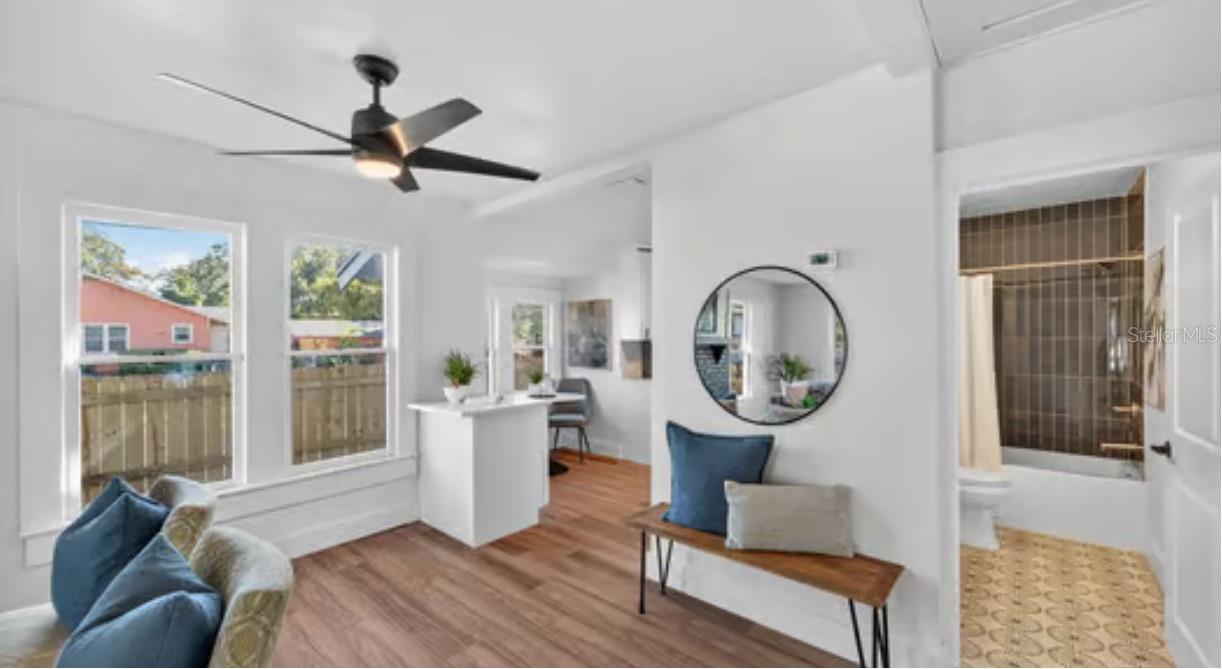 Listing photo id 8 for 302 Curtis Street