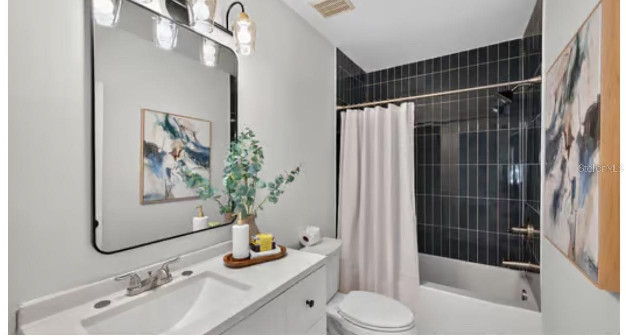 Listing photo id 9 for 302 Curtis Street