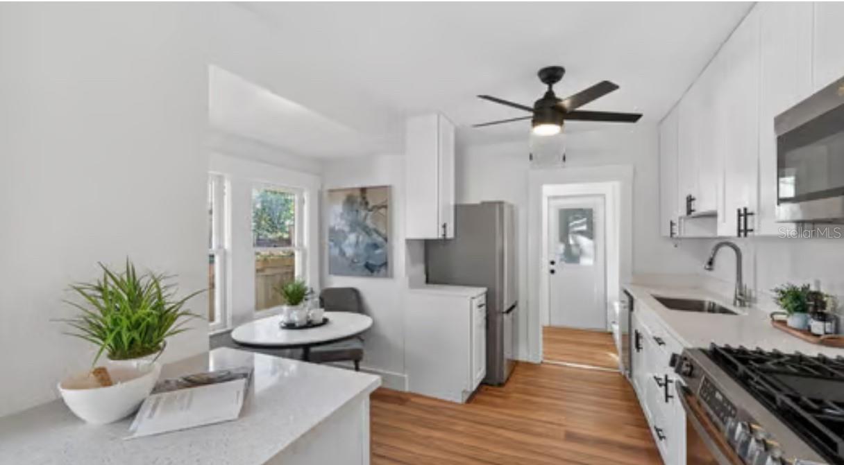 Listing photo id 10 for 302 Curtis Street