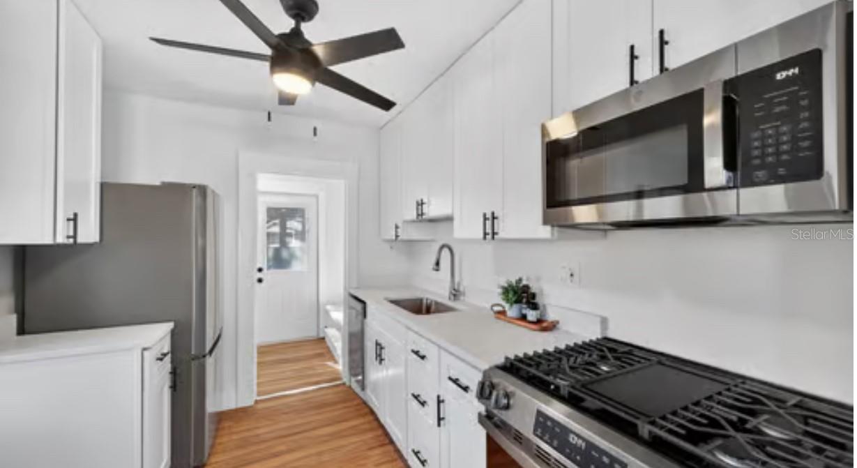 Listing photo id 11 for 302 Curtis Street