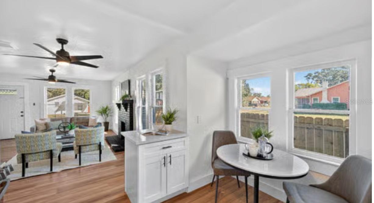 Listing photo id 13 for 302 Curtis Street