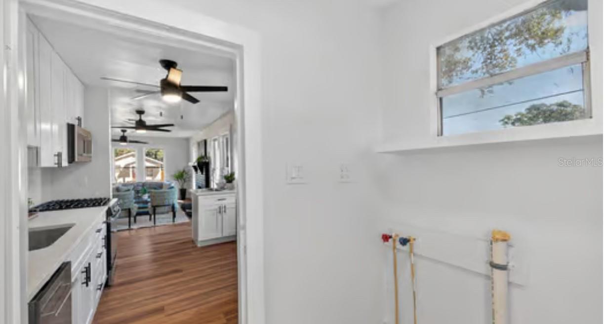 Listing photo id 15 for 302 Curtis Street