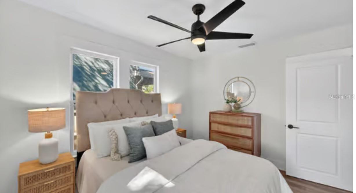 Listing photo id 20 for 302 Curtis Street