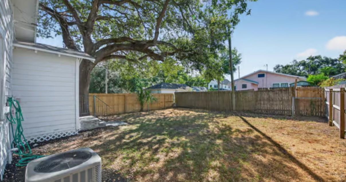 Listing photo id 1 for 302 Curtis Street