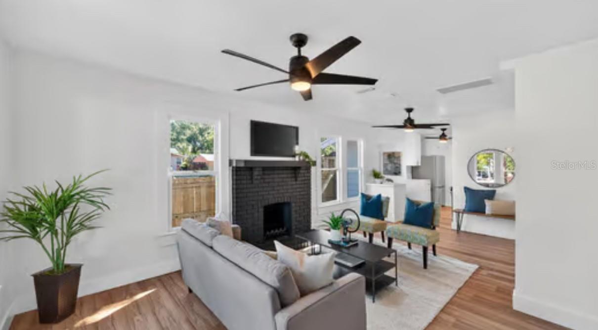 Listing photo id 3 for 302 Curtis Street