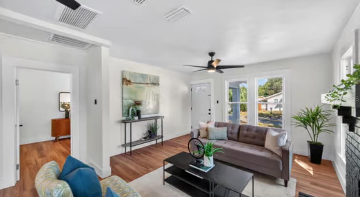 Listing photo id 5 for 302 Curtis Street