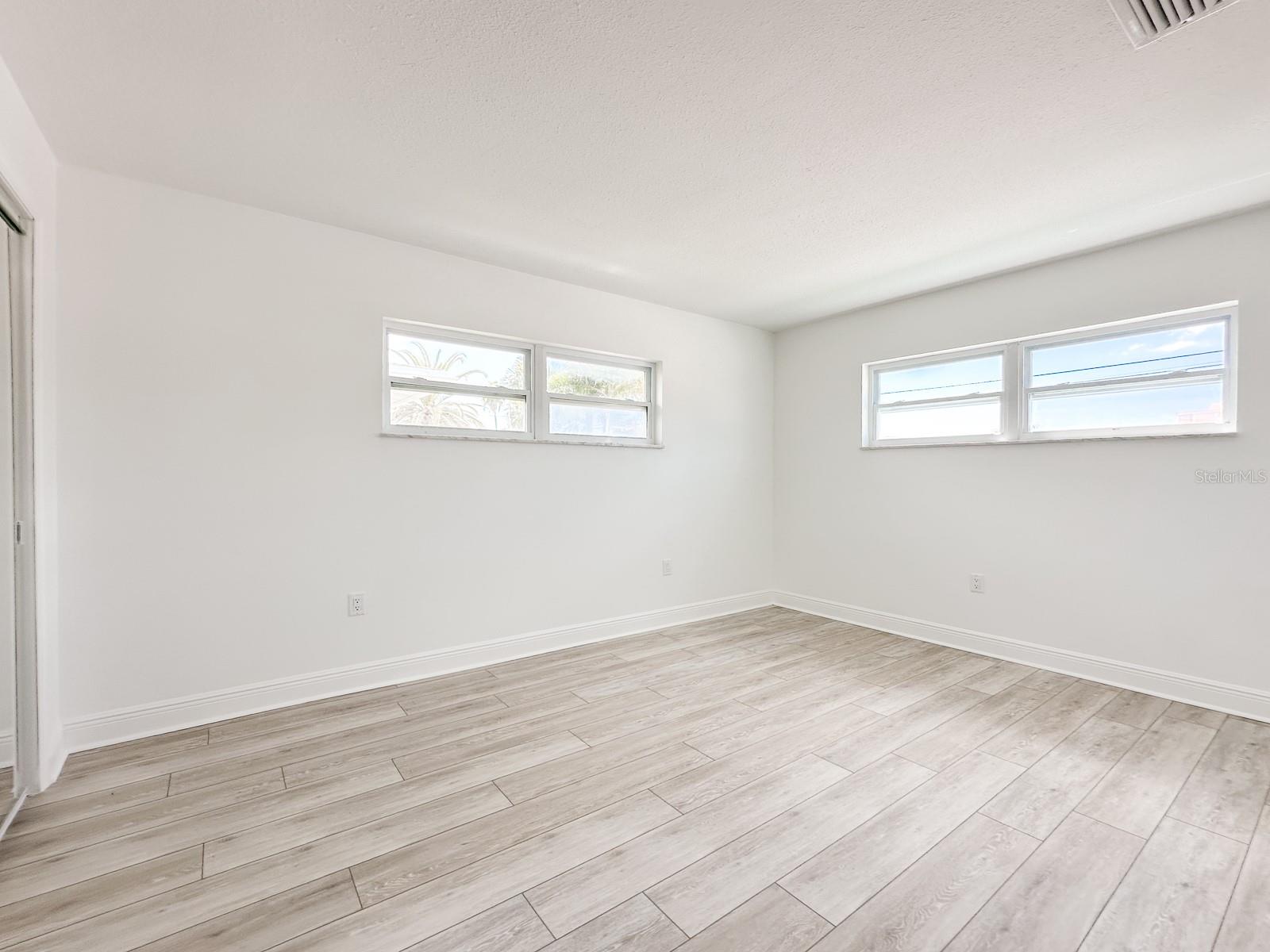 Image 14 of 69 For 11295 1st Street E