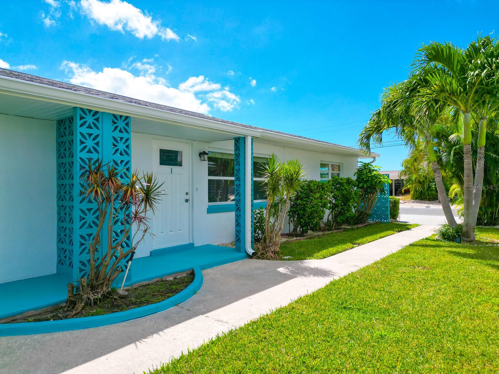 Image 18 of 69 For 11295 1st Street E