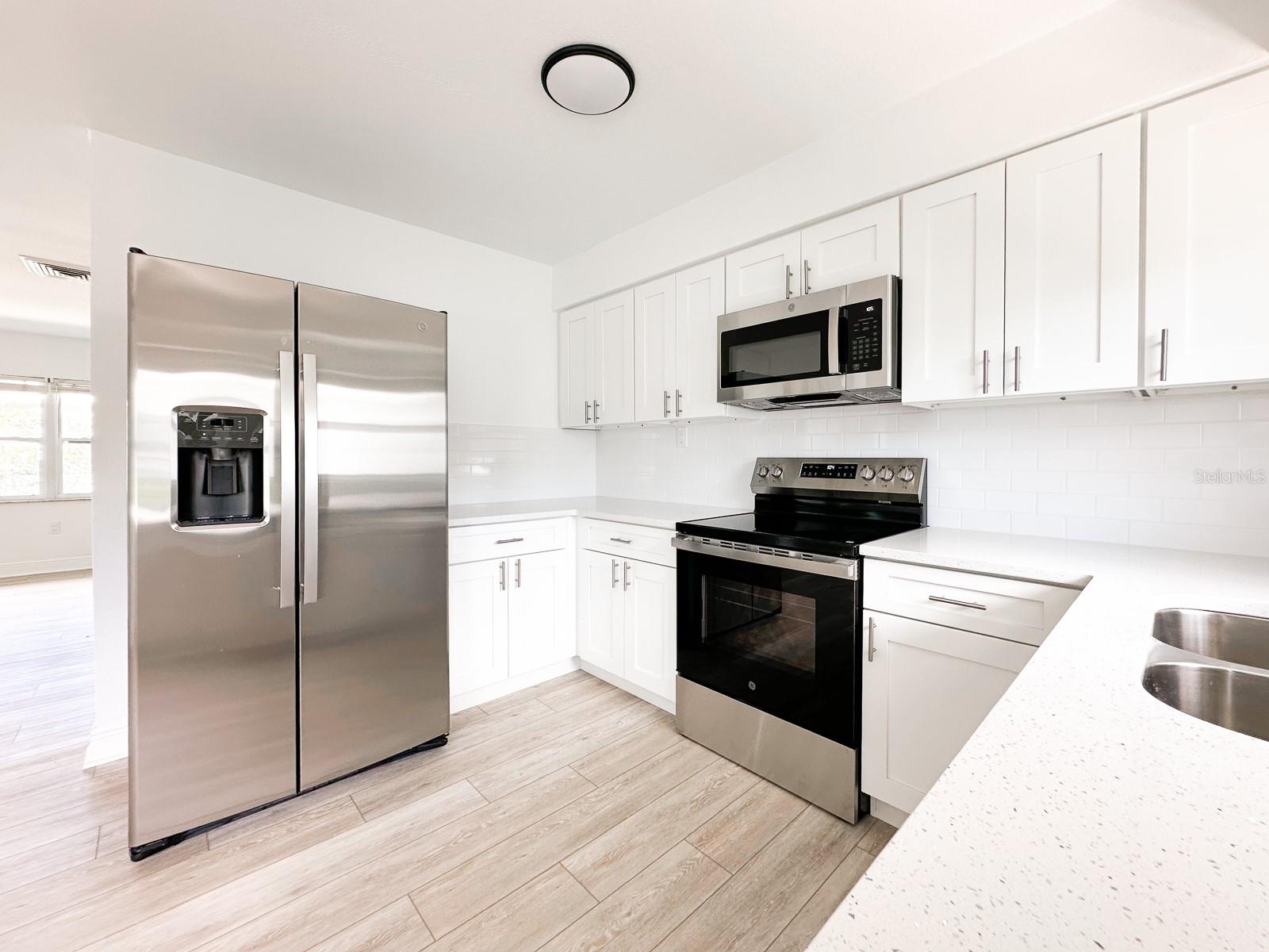 Image 5 of 69 For 11295 1st Street E