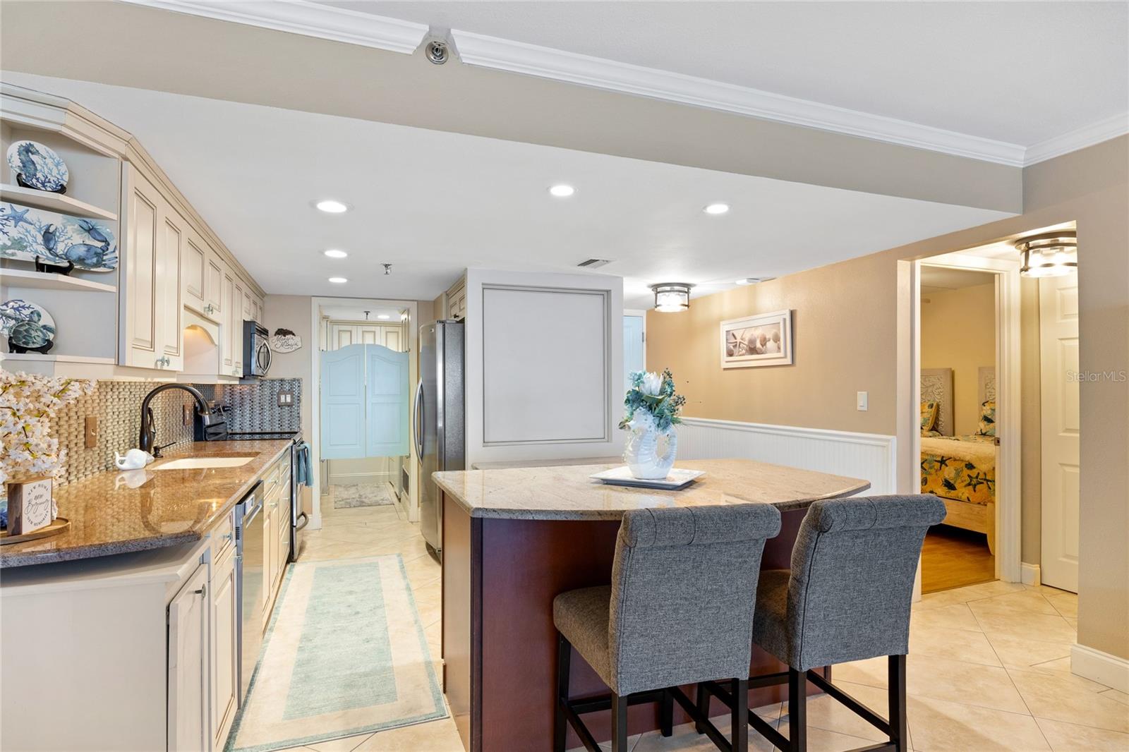 Image 11 of 37 For 15400 Gulf Boulevard 502