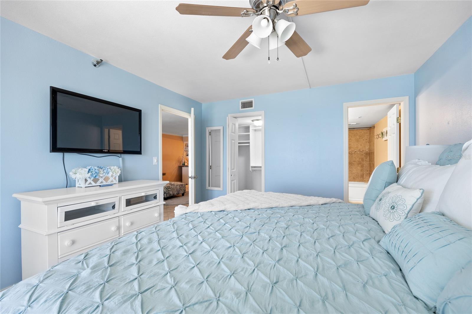 Image 24 of 37 For 15400 Gulf Boulevard 502