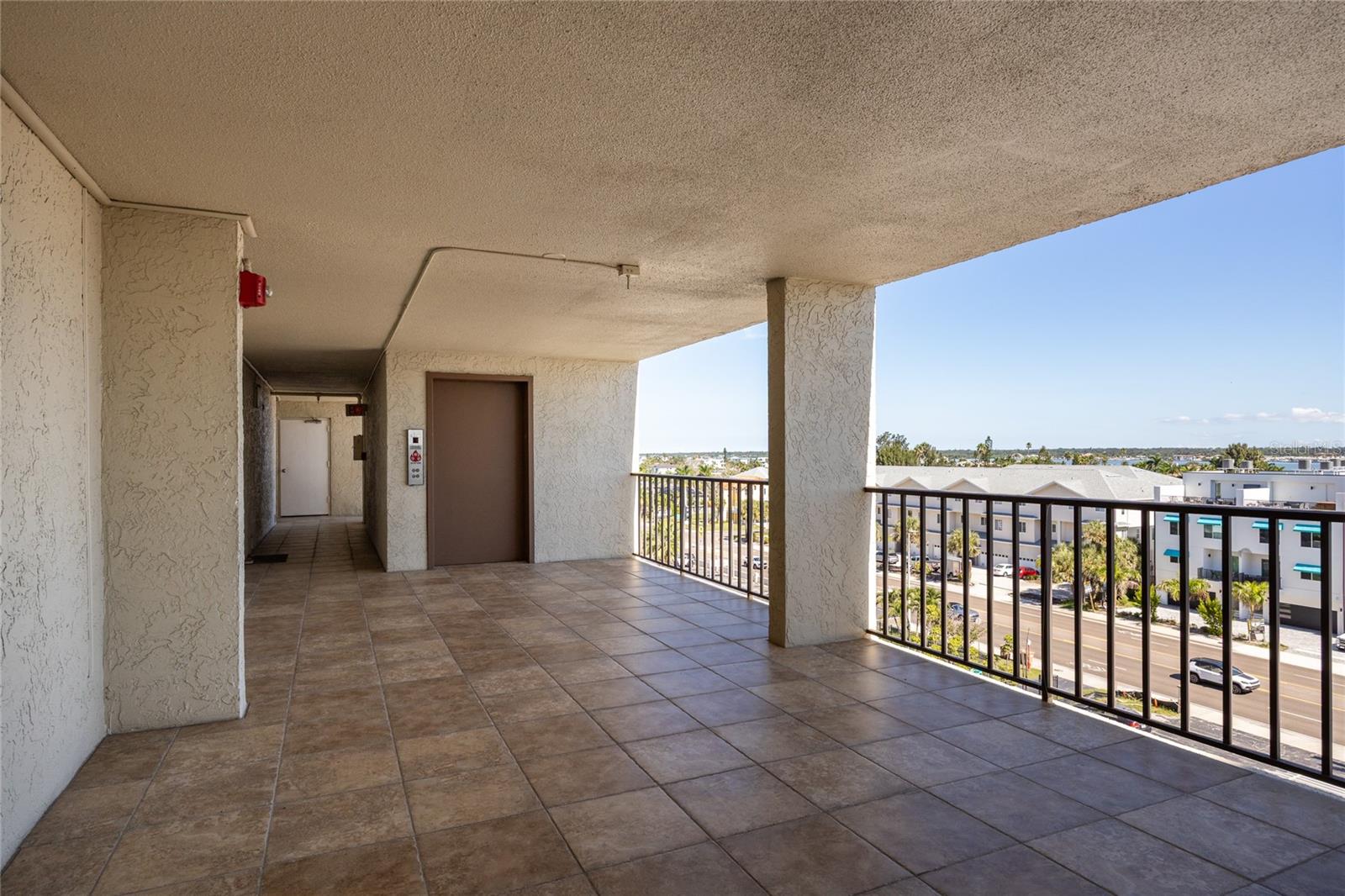 Image 7 of 37 For 15400 Gulf Boulevard 502