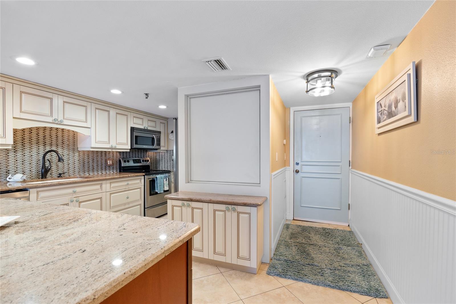 Image 8 of 37 For 15400 Gulf Boulevard 502