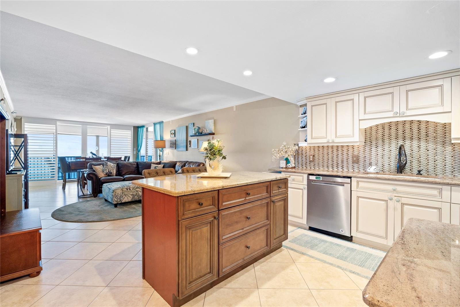 Image 9 of 37 For 15400 Gulf Boulevard 502