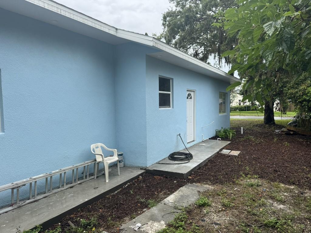 Image 3 of 14 For 1147 Holly Avenue