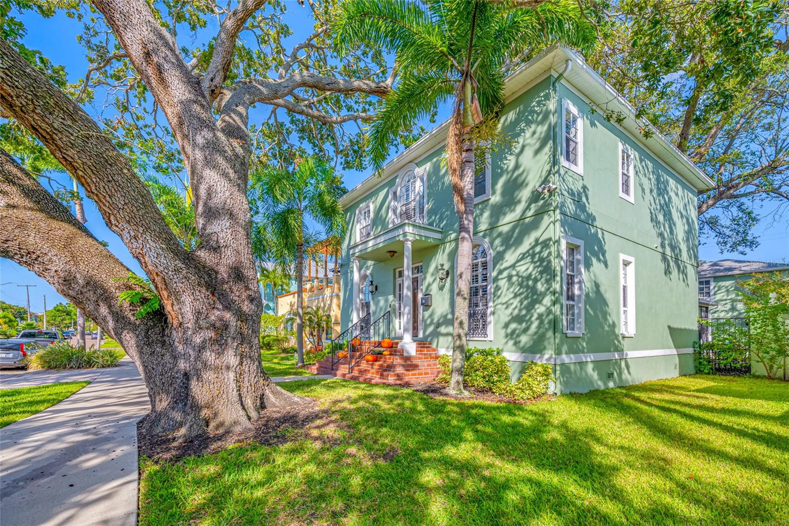 Image 4 of 71 For 119 Adalia Avenue