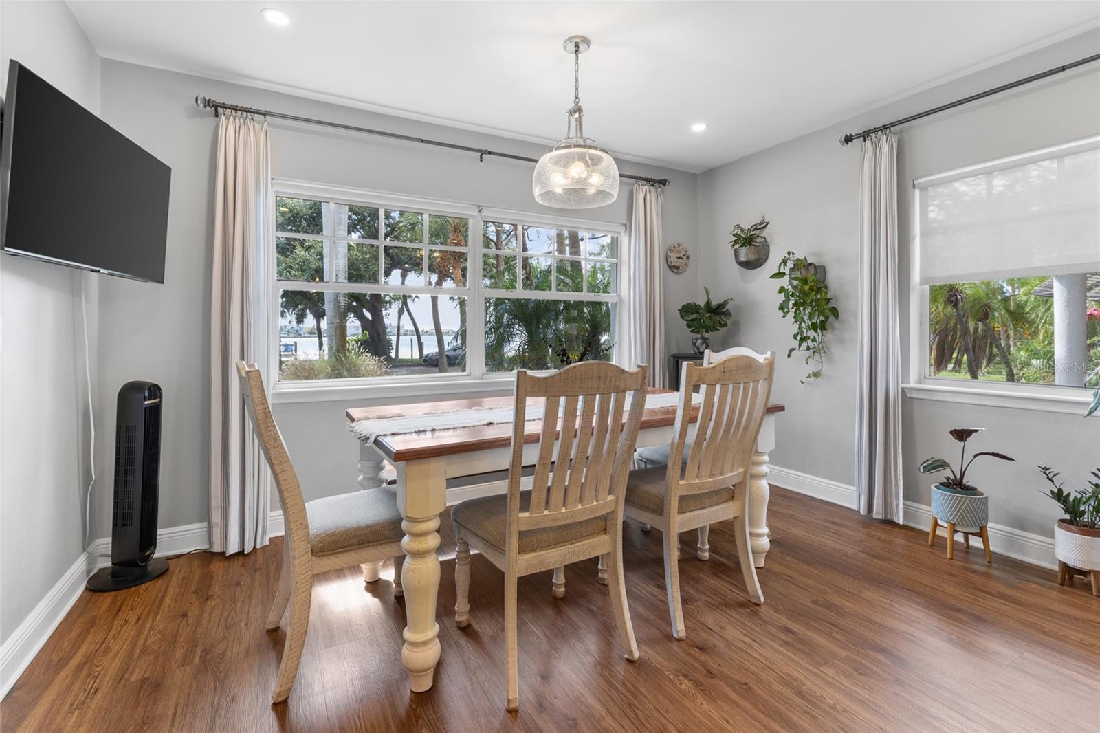 Image 18 of 66 For 311 Sunset Drive N