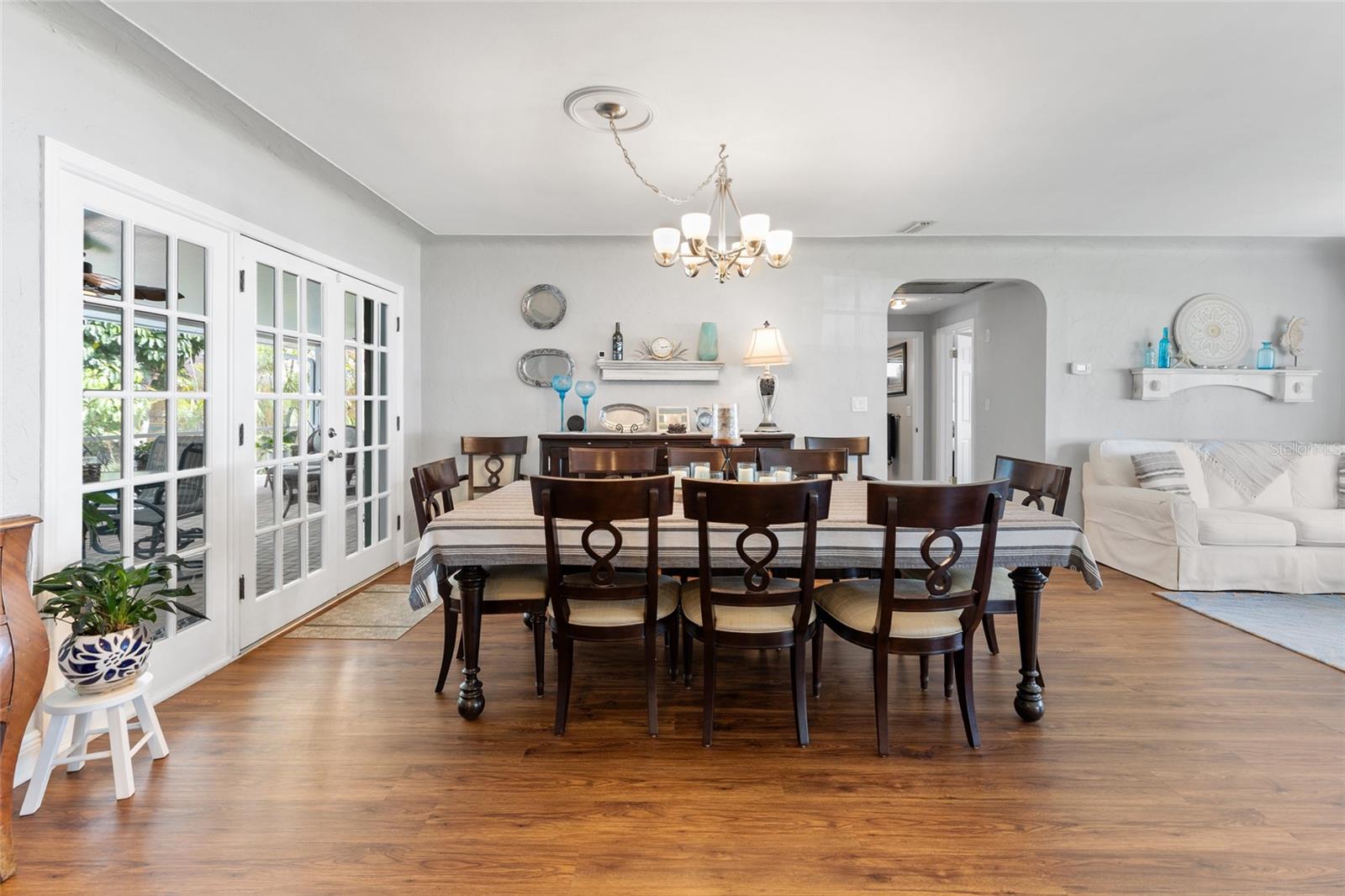 Image 26 of 66 For 311 Sunset Drive N