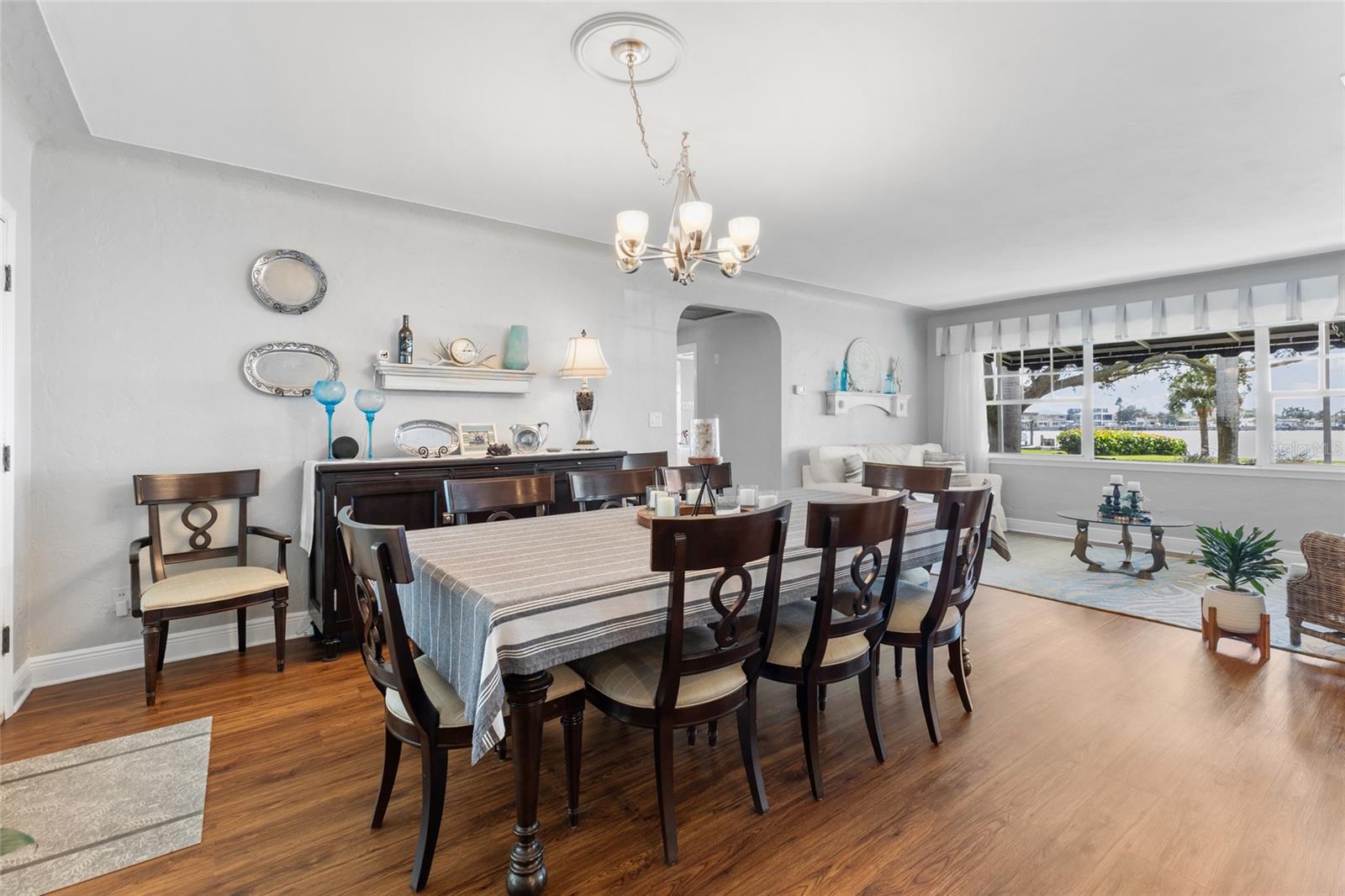 Image 28 of 66 For 311 Sunset Drive N