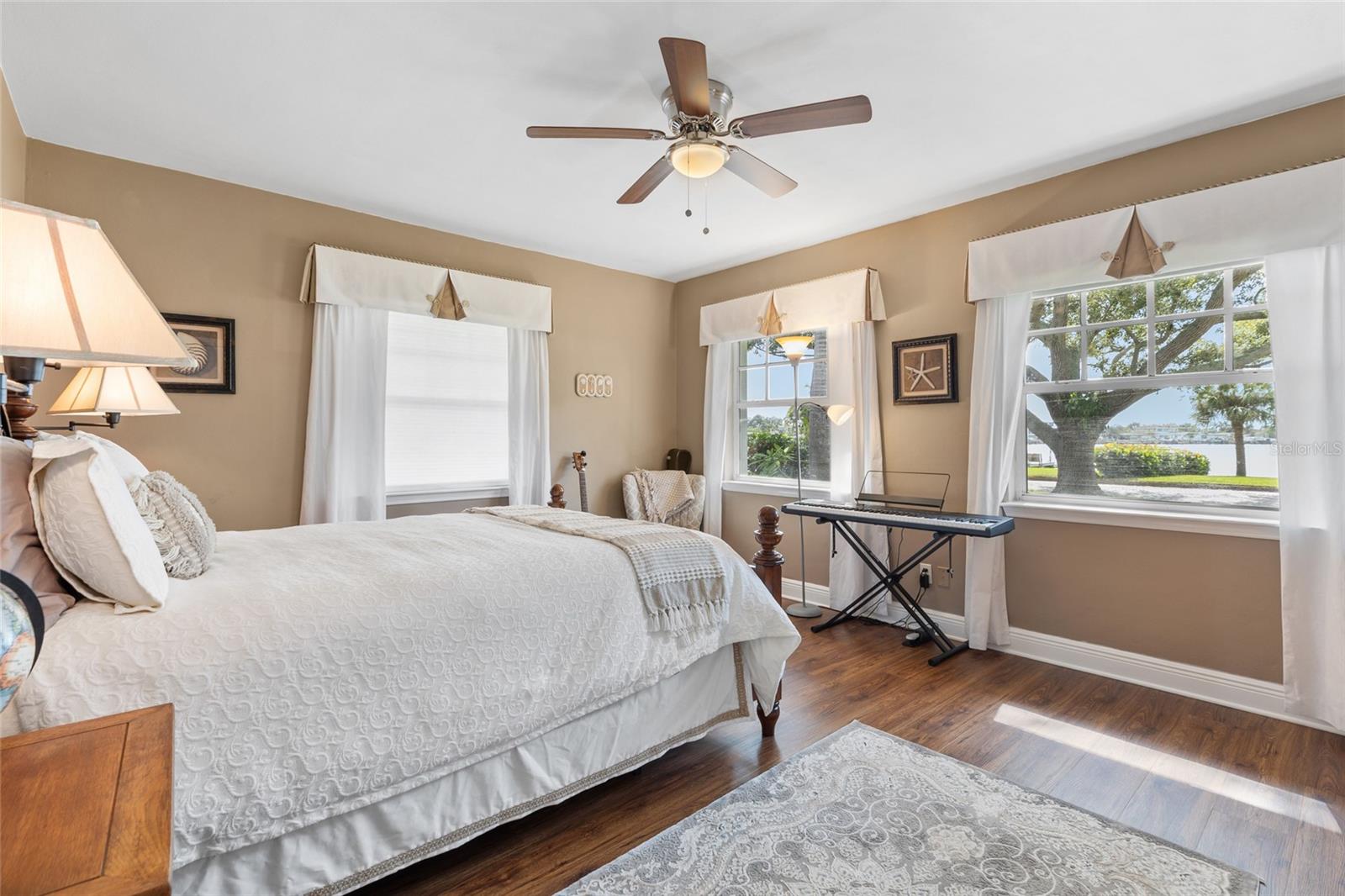 Image 31 of 66 For 311 Sunset Drive N