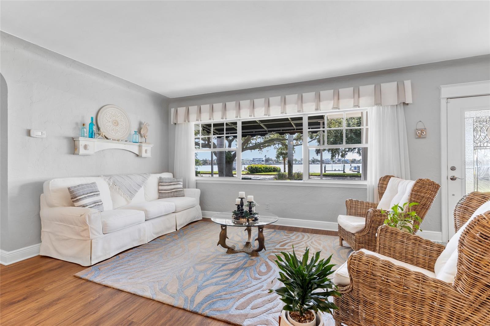 Image 7 of 66 For 311 Sunset Drive N