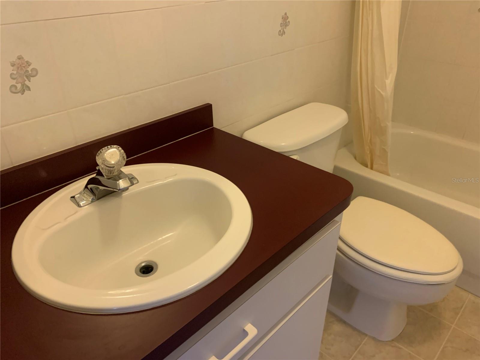 Image 5 of 22 For 7233 Knoll Drive