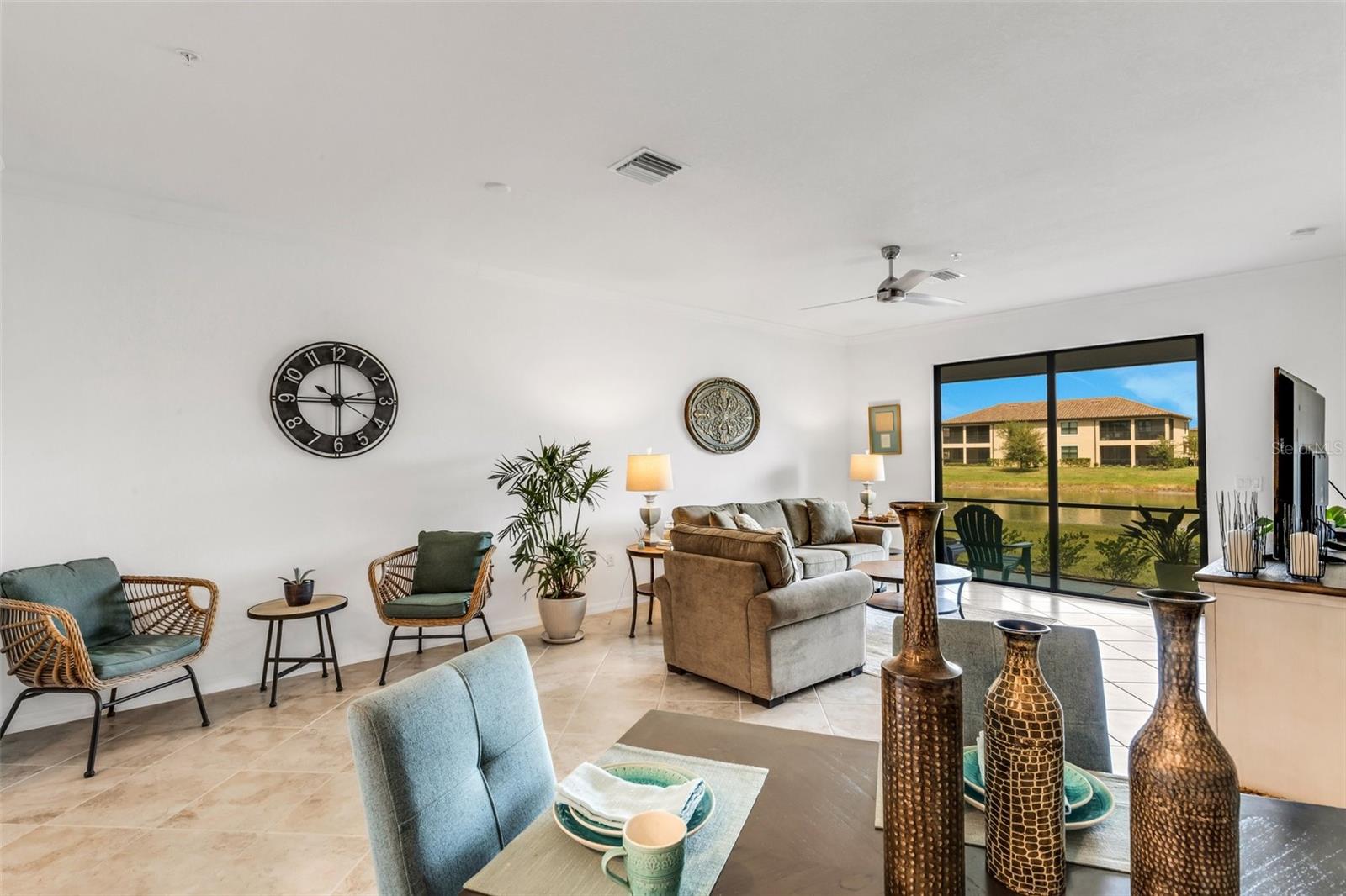 Image 16 of 69 For 20450 Lagente Circle