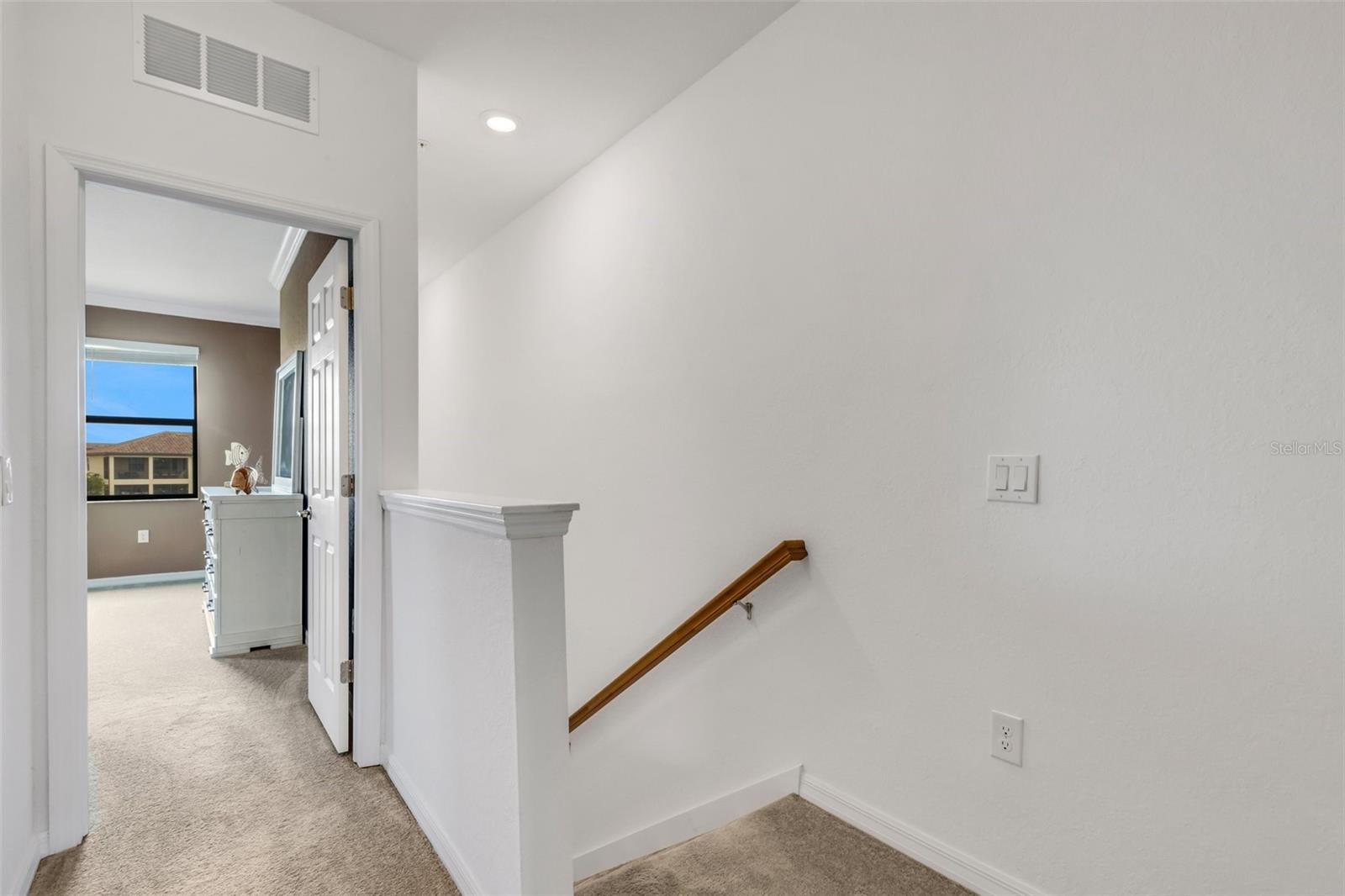 Image 24 of 69 For 20450 Lagente Circle