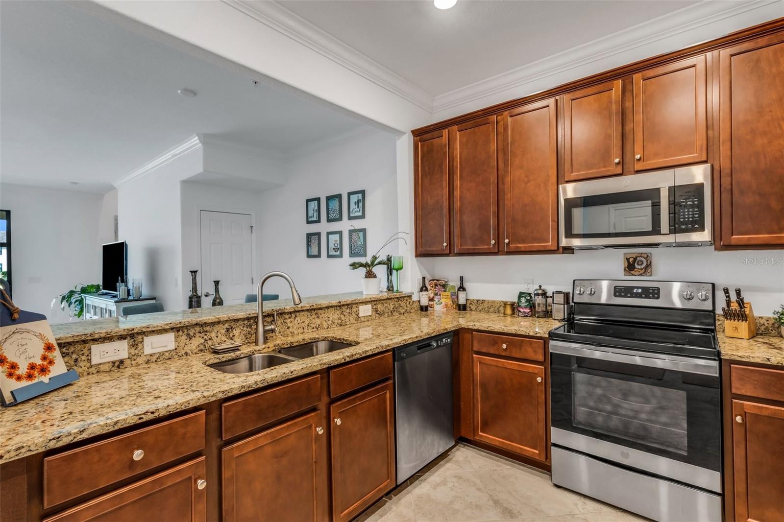 Image 5 of 69 For 20450 Lagente Circle