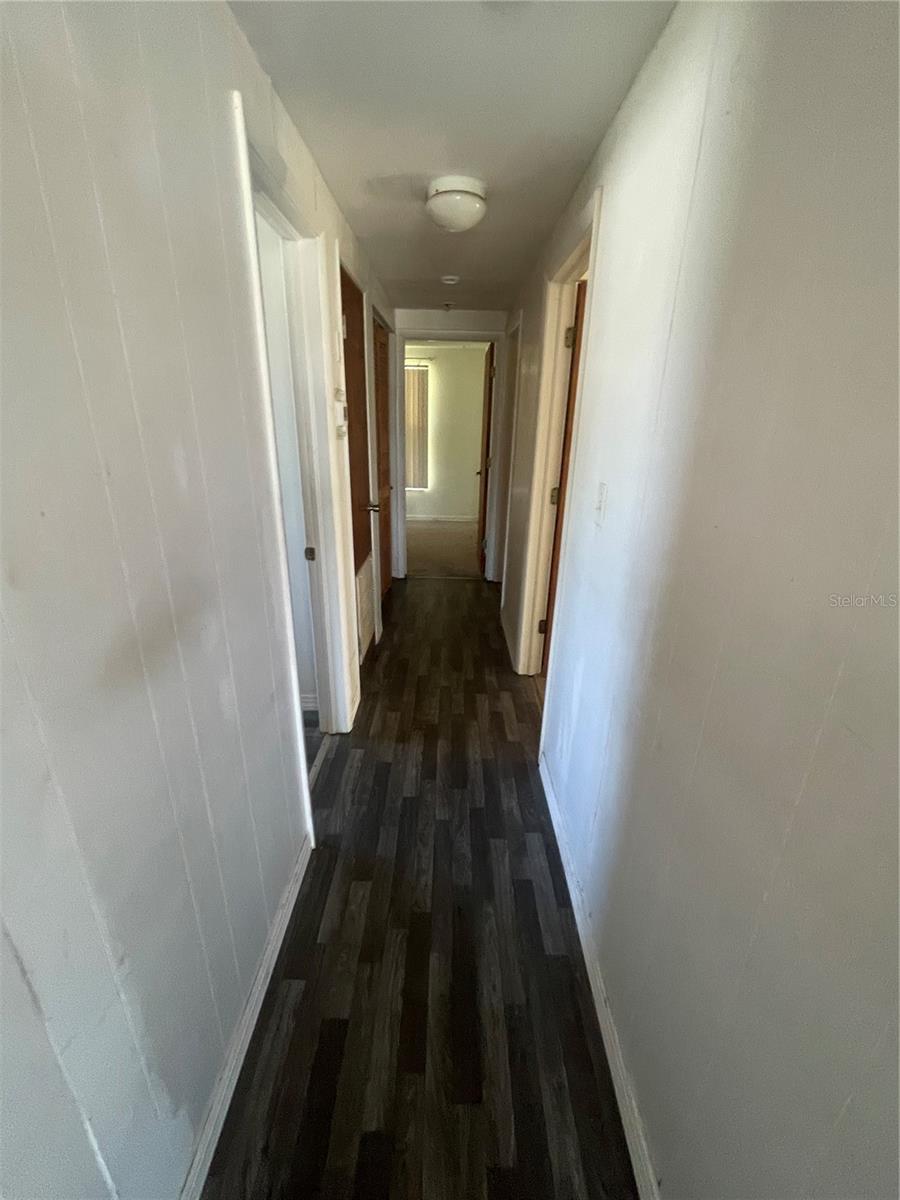 Listing photo id 13 for 810 Ball Street