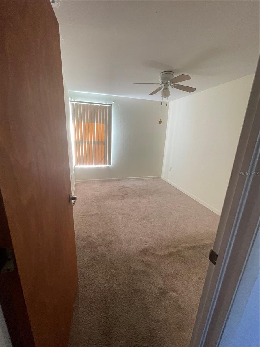 Listing photo id 17 for 810 Ball Street