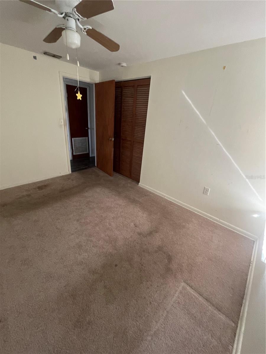 Listing photo id 18 for 810 Ball Street