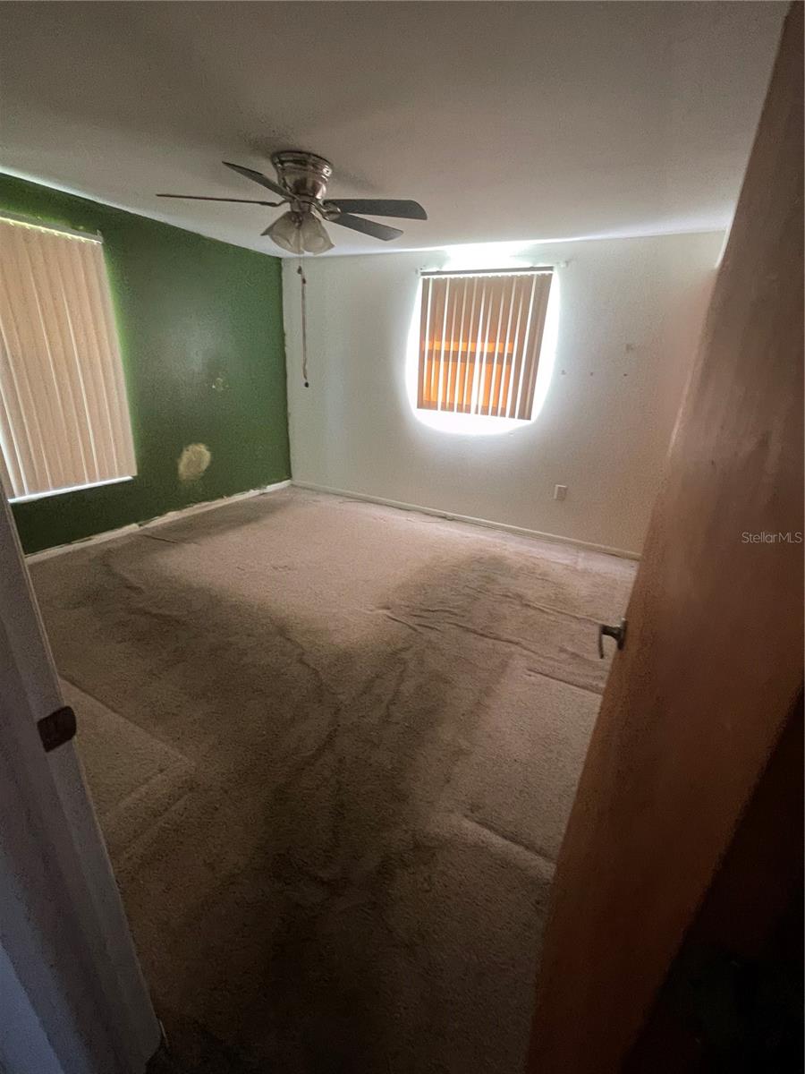 Listing photo id 19 for 810 Ball Street